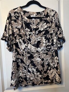 Croft & Barrow 1X Black and Taupe Floral Rolled Sleeve Henley Blouse